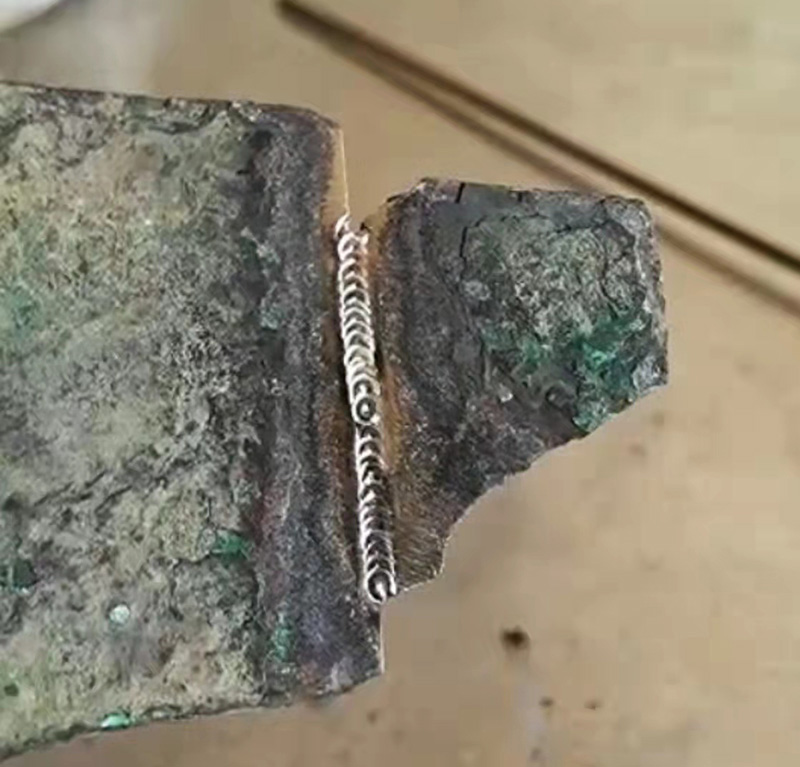 冷焊机焊点位移的方法
